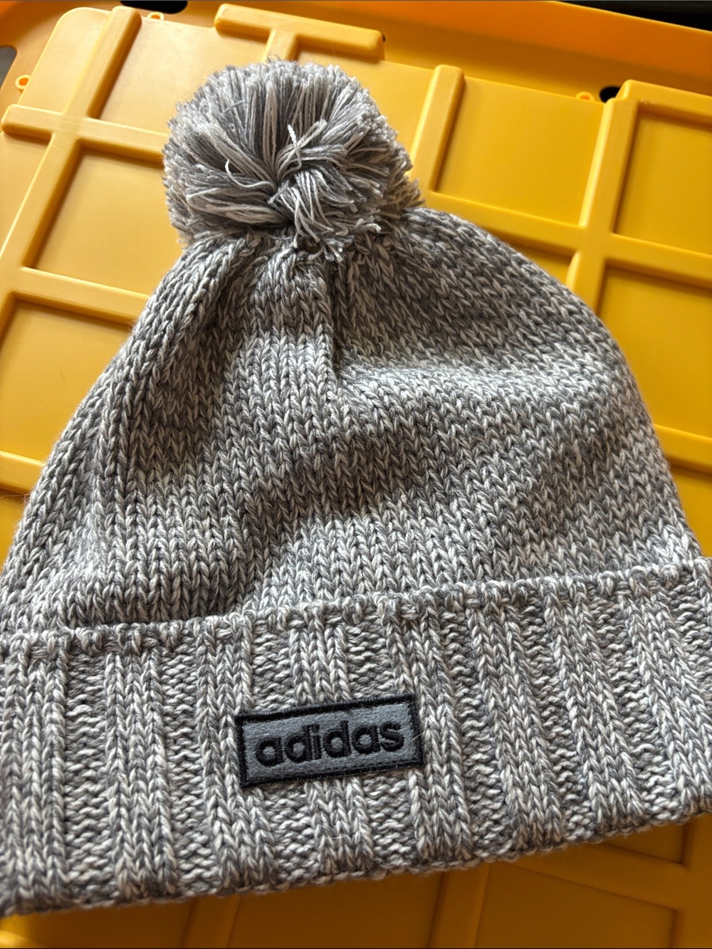 adidas mens Knit Pom Beanie - Gray